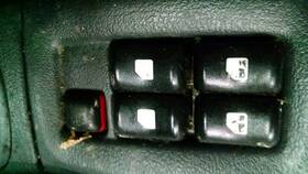 641.gm1g03 Cavalier 2003 Front Door Switch 385779