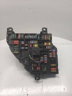 61149252813 Bmw Fuse Box Engine Trunk Mounted Fits 12 528i 1248415