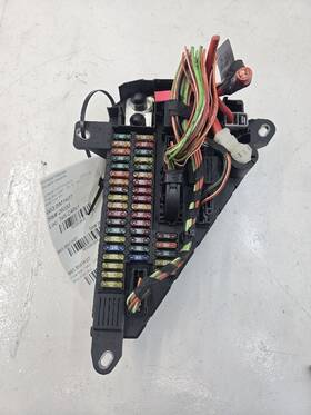 6906618-05 Bmw 663.bm1k07 2004-2007 E60 530i 525i Rear Trunk Fuse Relay Box J5728