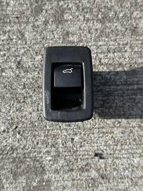 9299447-01 Bmw 16-22 F48 X1 18-23 X2 Trunk Release Switch Open Button Oem 012125