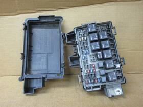 15272681 Buick 05-09 Terraza Engine Fuse Box Relay Junction Block Panel