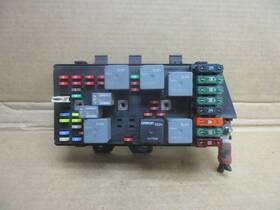 25724811 Buick 00-05 Park Avenue Engine Fuse Box Relay Junction Block Panel