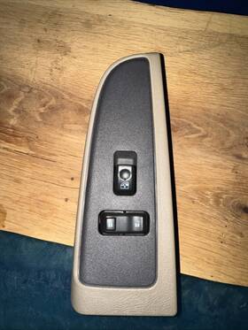 15070365 Cadillac 2002-2006 Escalade Rh Passenger Side Window Lock Switch With Bezel Oem