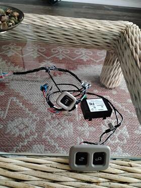 25773273 Cadillac 04-09 Srx Rear 2nd And 3rd Row Seat Folding Adjuster Switch With Harness Oem