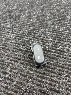 10340139 Chevrolet 2006-2013 Impala Sedan Front Left Driver Side Door Lock Switch Used