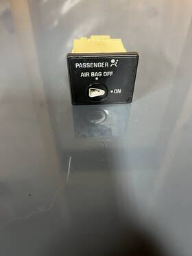 15056540 Chevrolet 99-02 Chevy Silverado 1500 Passengers A Bag Switch Right Of Radio Gmc Sierra