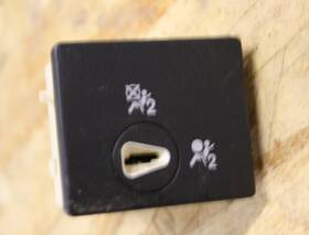 15270598 Chevrolet 2006 Chevy Express Passenger Bag Switch