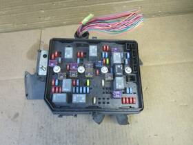 20912126 Chevrolet 13-16 Chevy Impala Engine Fuse Box Relay Junction Panel Compartment