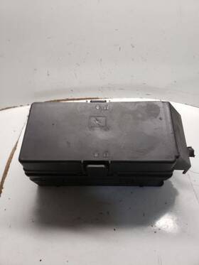 646-01606 Chevrolet Fuse Box Engine Vin 8th Digit With Opt Nu6 Pzev Fits 09-12 Malibu 1215402