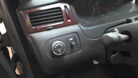 659.gm1o06 Chevrolet Dash Mounted Headlamp On/off Switch Impala 2006 Dash/interior/seat 176