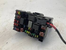 826204 Chevrolet 19-20 Sonic 1.4l Engine Fusebox Fuse Box Relay Module Q