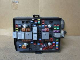 84594609 Chevrolet 19-22 Chevy Silverado Engine Fuse Box Relay Junction Block 2019-2022