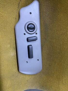 88941679 Chevrolet 2003 - 2006 Silverado Sierra Tahoe Suburban Passenger Power Seat Switch / Cover