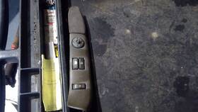 641.gm8596 Chevrolet Truck Tchev1500 1996 Front Door Switch 1305950