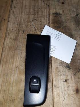 641.gm8d15 Chevrolet Truck 15-20 Tahoe Right Passenger Rear Door Switch