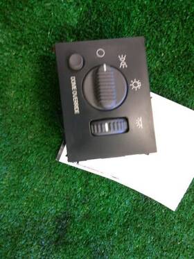 659.gm8j02 Chevrolet Truck 2002 Chevy Suburban 1500 Left Dash Driver Headlamp Light Control Switch 838650