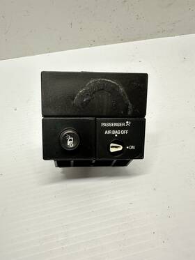 15061687 Chevy 99-06 Silverado Aux Auxiliary Light Roof Cab Switch Clearance 2500