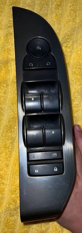 641.gm8b08 Chevy Gmc 2007-2010 / Front Door Switch