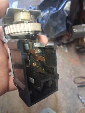 F5vy-17b676-a Ford 1980 Headlight Switch F5vy-17b676-a Ford 1980 Headlight Switch
