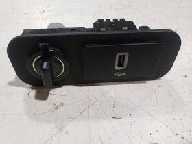 Kr3t14f014 Ford Usb Adapter Charging Port - 2021 Mustang Gt Conv Oem