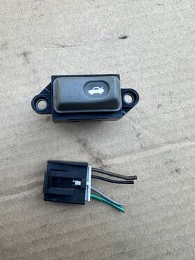 10098572 General Motors 1990-1992 Firebird Trans Am Rear Hatch Trunk Pulldown Release Switch Button