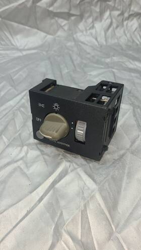 15013005 General Motors 95-98 Chevy Silverado Gmc Sierra 1500 Headlight Switch With Dimmer Oem