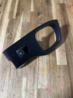 23280857 Gmc 2015-2020 Yukon Rear Left Door Window Switch Button Bezel Trim Oem