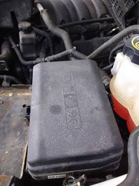 Gmc Truck 646-12814 Fuse Box Engine Dual Tank System Fits 20-23 Sierra 3500 Pickup 3198574