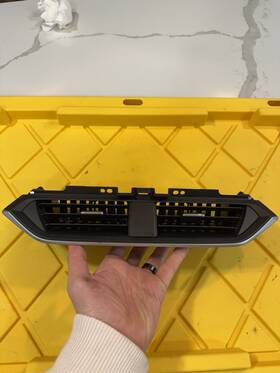 Ea46-5161-100 Honda Clarity Oem Front Center Dashboard Ac Vent Grille 2017-2021