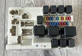 284b7aq067 Infiniti 2004 2005 G35 Fuse Relay Box Part# Genuine Oem