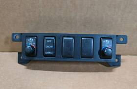 68485eg010 Infiniti 2006-2007 M35 M45 Seat Heater Switch And Finisher Oem