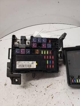 912391w260 Kia Fuse Box Engine Fits 12-15 Rio 1381107