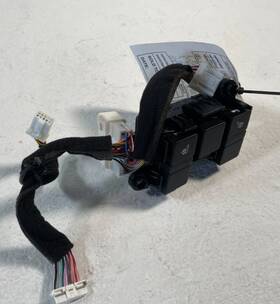 Kia 93360-p1300 23-25 Sportage Front Center Console Seat Heater Control Switch 2.5l # 106595