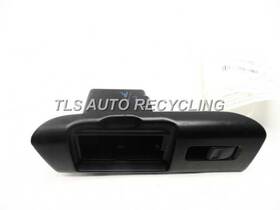 84030-30020 Lexus 641.le1o99 99 Gs400 Black Right Rear Window Switch With Bezel 132875