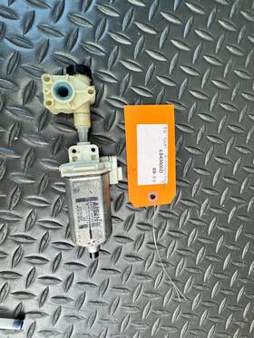 85820-50450 Lexus 01-06 Ls430 Xf30 Front Right Passenger Side Seat Motor Oem