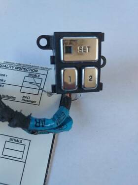 641.fd2u96 Lincoln Town Car 1996 Front Door Switch 27052