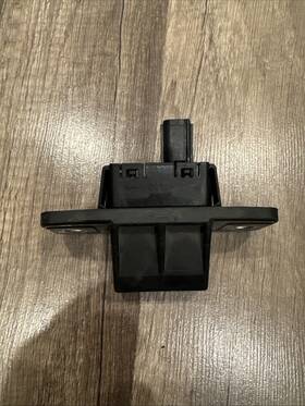 Kb7w-62-4b0 Mazda Kb7w624b0 Cx-5 Tailgate Liftgate Release Open Switch Oem 2017 - 2021