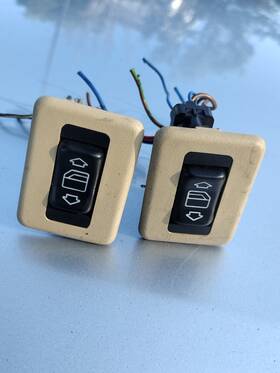 126-820-62-10-67 Mercedes-benz 1989-1991 W201 190e Left Rear Rh Lh Window Switch Trim Bezel Pair