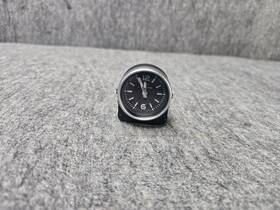 A2318270170 Mercedes-benz Center Dash Clock Analog R231 Sl550 Sl63 Oem