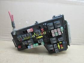 04692092 Mitsubishi 06 07 Raider Totally Integrated Power Module Fuse Box Tipm