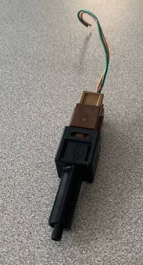 0629u Nissan 07-12 Versa Brake Pedal Stop Light Sensor Used Oem