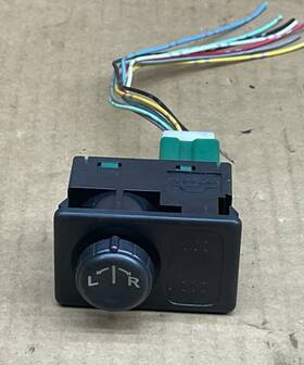 255702y015 Nissan 2000-2004 Pathfinder 2002-2003 Maxima 2008-2015 Rogue Power Wing Mirror Switch