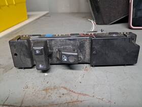 01d42399r Oem 03-07 Hummer H2 Front Right Passenger Door Lock Unlock And Window Switch