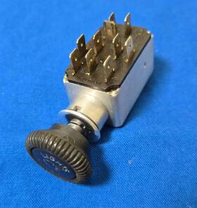 914.613.414.10 Porsche 914 Headlight Switch