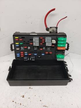 22703739 Saturn Fuse Box Engine Fits 04-05 L Series 1321204