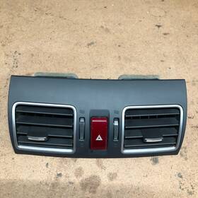 66110fj050 Subaru Damaged 2014-2016 Impreza Center Dash Air Vent Hazard Switch