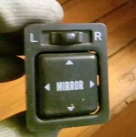 1835023 Toyota 2000 Solaro Side Rear View Mirrors Control Switch Button Panel