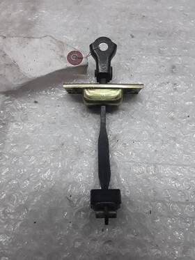 199.to1b01 Toyota L/r Left Rear Door Stopper 4 2001 Corolla Z-108-1p