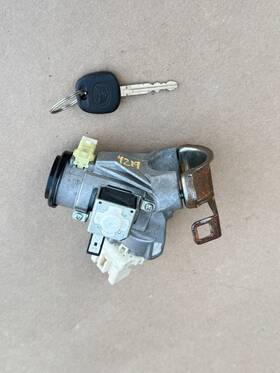 Toyota 3tmju4gn5bm125707 2005-2015 Tacoma Ignition Lock With Key And Immobilizer Oem 89783-04010