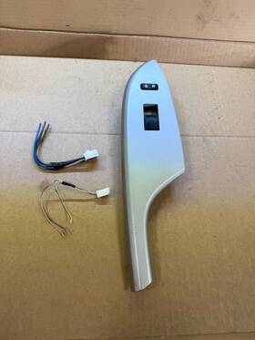 74231-12880 Toyota 2009-2013 Corolla Front Right Door Power Window Switch And Bezel